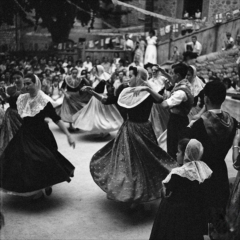 Group of people dancing in Fornalutx, 1957