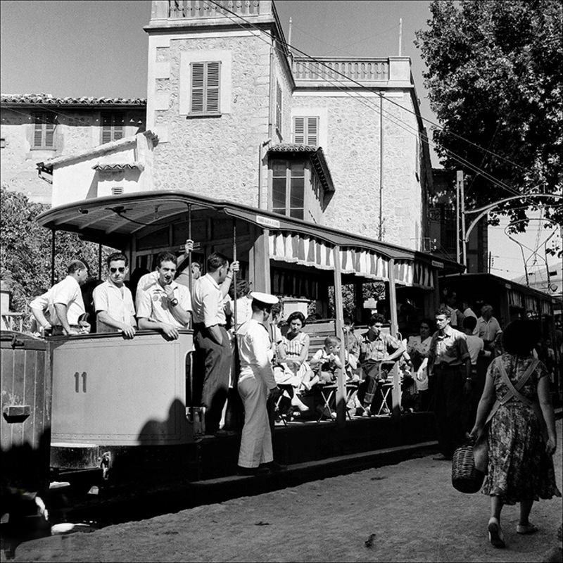 People in the tram of Sóller, 1957