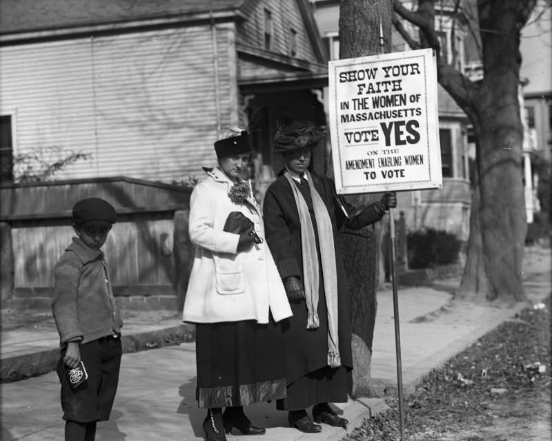 Portrait of Rebecca Margolis and Alice Pierce, suffragettes, 1915