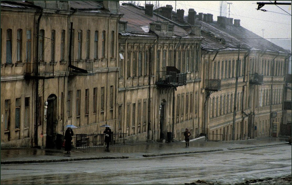 A rainy wintry scene in the city first founded by Queen Catherine 2nd in 1794 and later influenced by the first governor Duke Emmanuel de Richelieu who although a Russian, grew up in Paris and used Viennese architects.