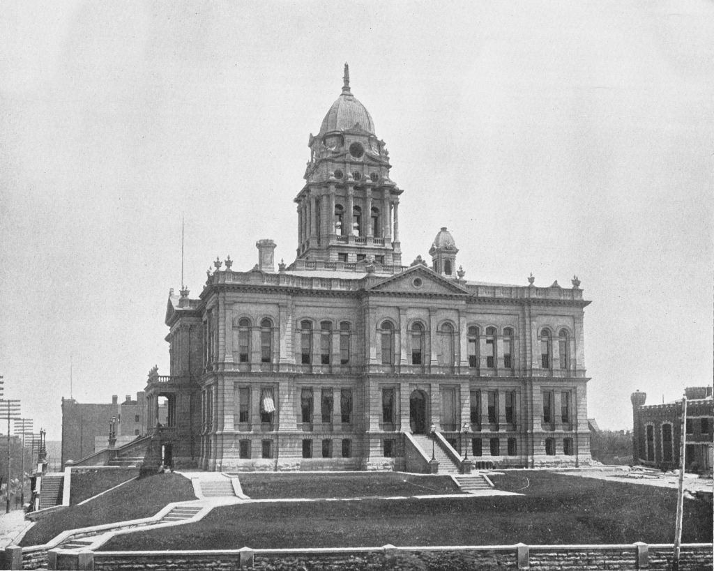 Court House, Omaha, Nebraska, USA, circa 1900.
