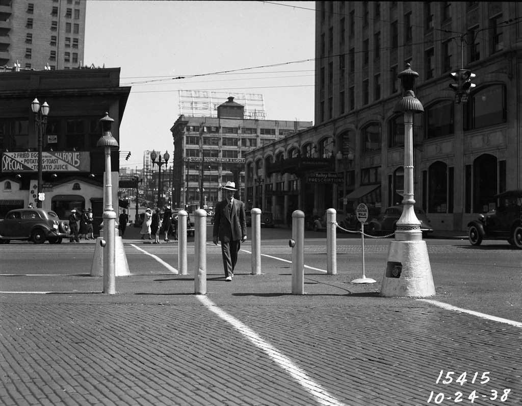 Safety island at Westlake and Olive, 1938
