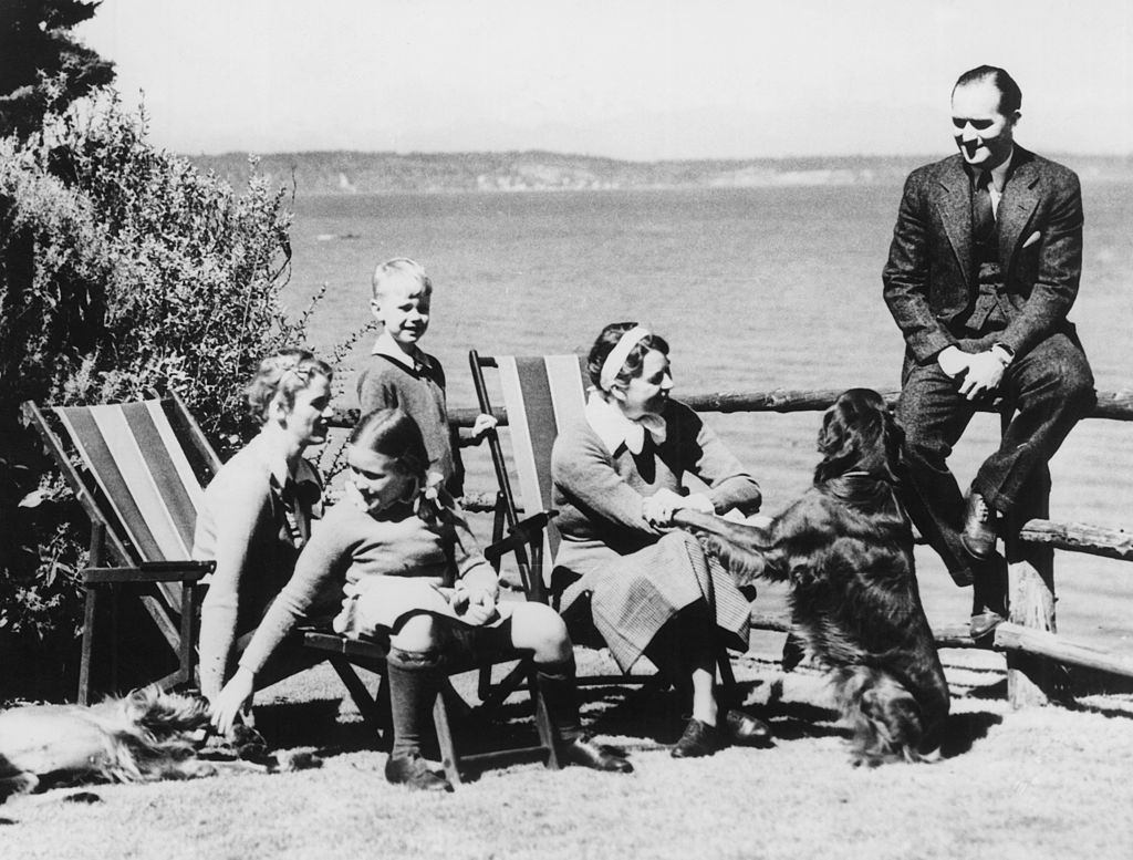 Mrs Roosevelt with his Daughter, her Son in Law and his Grand Children in Seattle, May 1937.