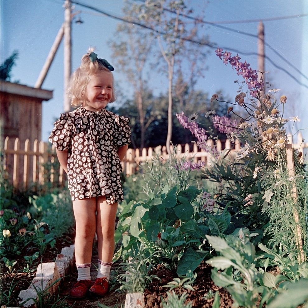 Spectacular Photos Show Life in Soviet Union From The 1950s in Vibrant Colors