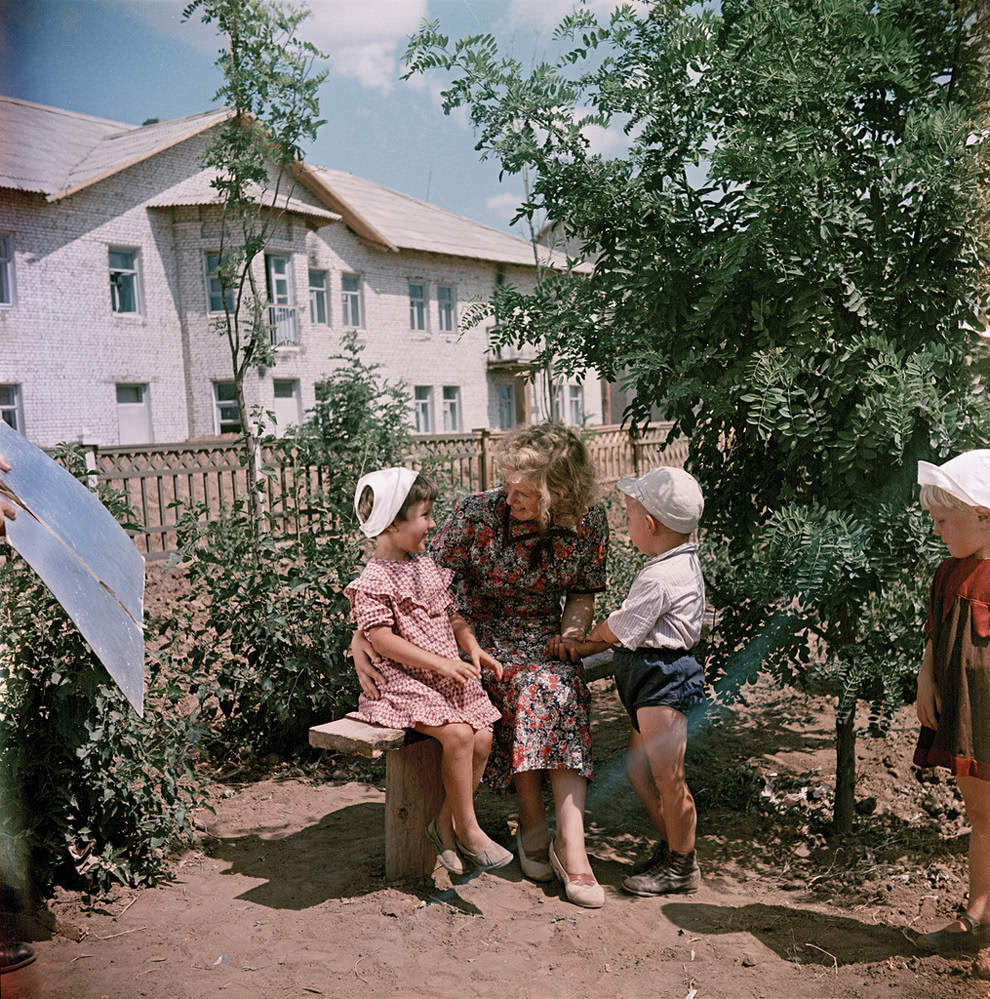 Spectacular Photos Show Life in Soviet Union From The 1950s in Vibrant Colors