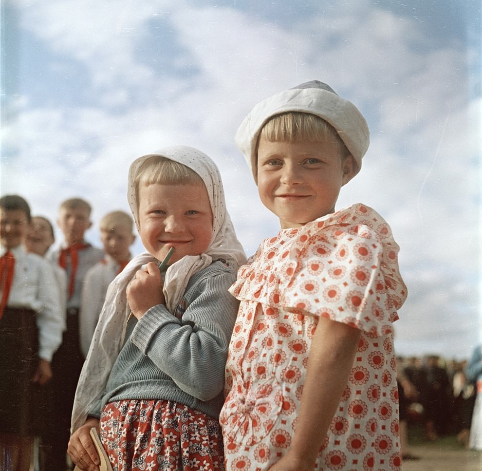 Spectacular Photos Show Life in Soviet Union From The 1950s in Vibrant Colors