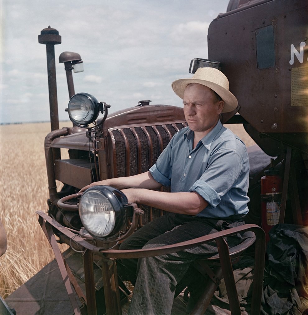 Spectacular Photos Show Life in Soviet Union From The 1950s in Vibrant Colors