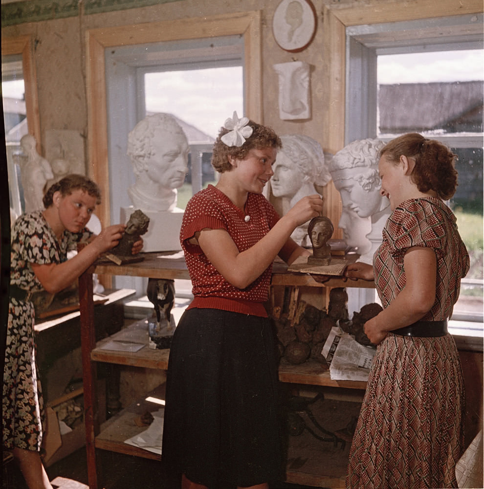Spectacular Photos Show Life in Soviet Union From The 1950s in Vibrant Colors