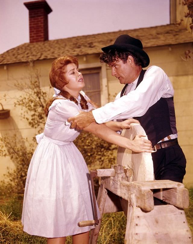 Jesse White is the title character in “Cavender is Coming,” the comedic episode also featuring a young Carol Burnett.