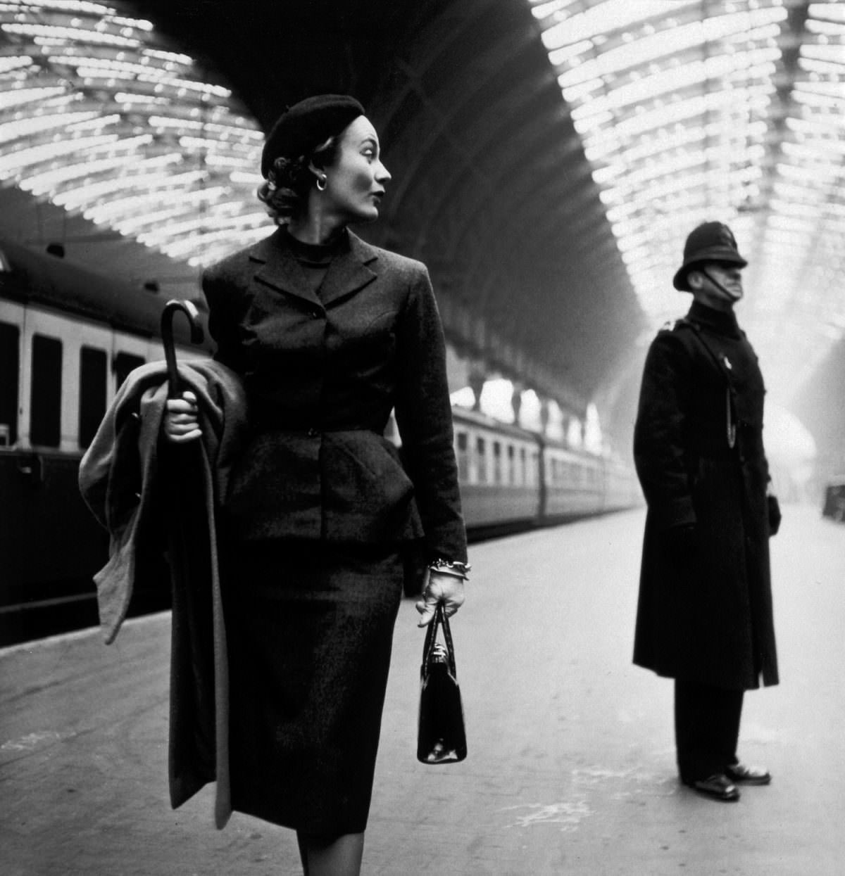 Lisa Fonssagrives, Paddington Station, London, 1951.