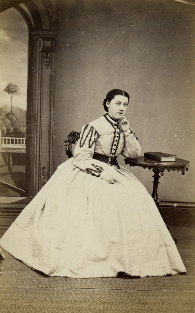 Gorgeous Photos Of Victorian Ladies in Evening Gowns From the 1850s