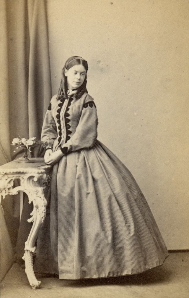 Gorgeous Photos Of Victorian Ladies in Evening Gowns From the 1850s