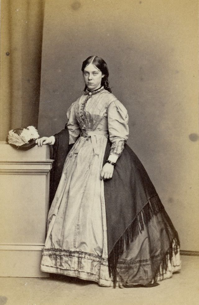 Gorgeous Photos Of Victorian Ladies in Evening Gowns From the 1850s