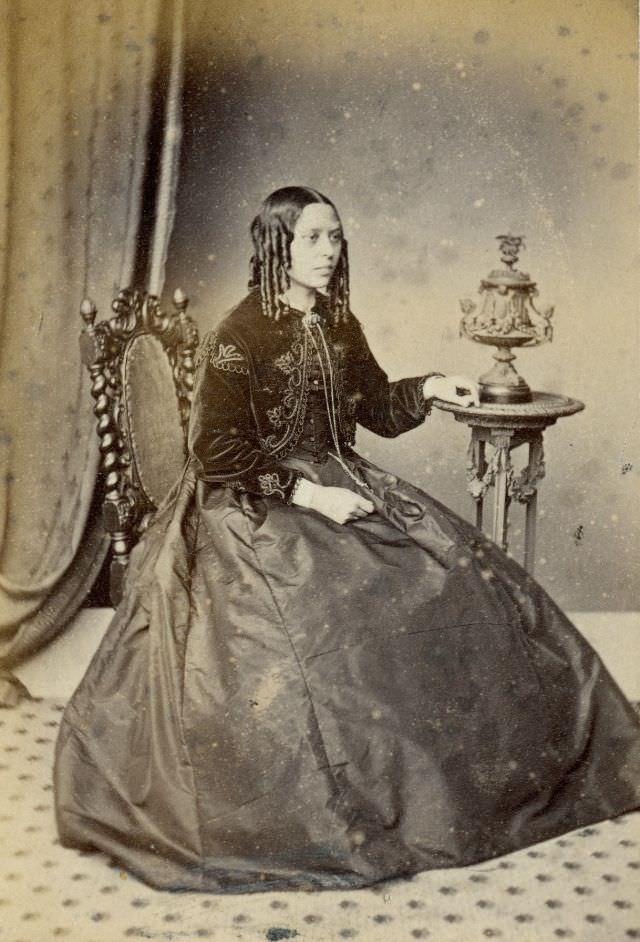 Gorgeous Photos Of Victorian Ladies in Evening Gowns From the 1850s