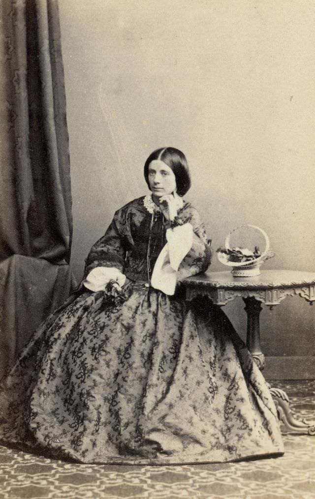 Gorgeous Photos Of Victorian Ladies in Evening Gowns From the 1850s