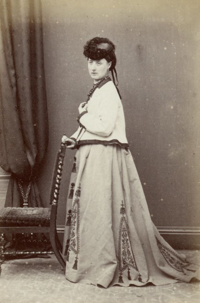 Gorgeous Photos Of Victorian Ladies in Evening Gowns From the 1850s