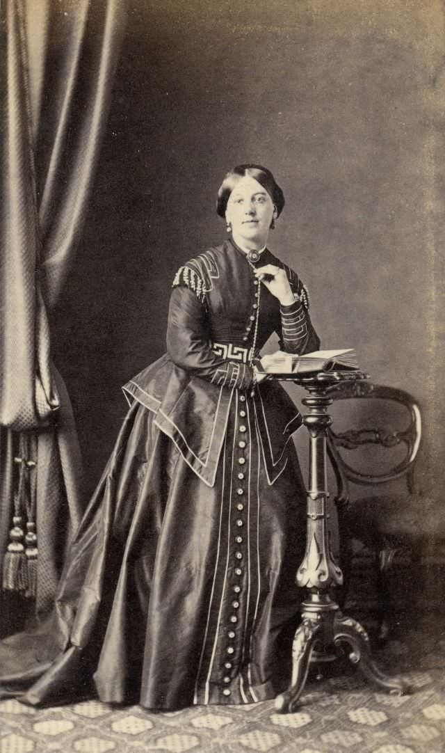 Gorgeous Photos Of Victorian Ladies in Evening Gowns From the 1850s