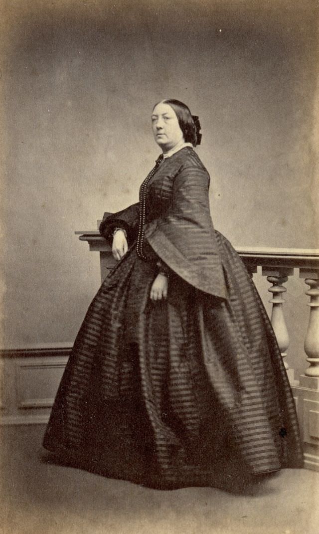 Gorgeous Photos Of Victorian Ladies in Evening Gowns From the 1850s