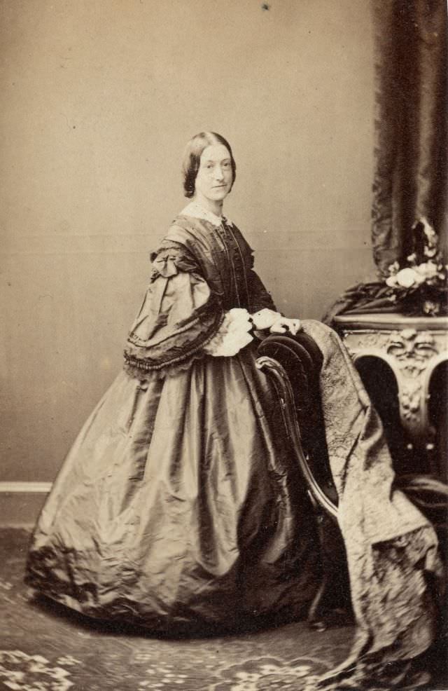 Gorgeous Photos Of Victorian Ladies in Evening Gowns From the 1850s