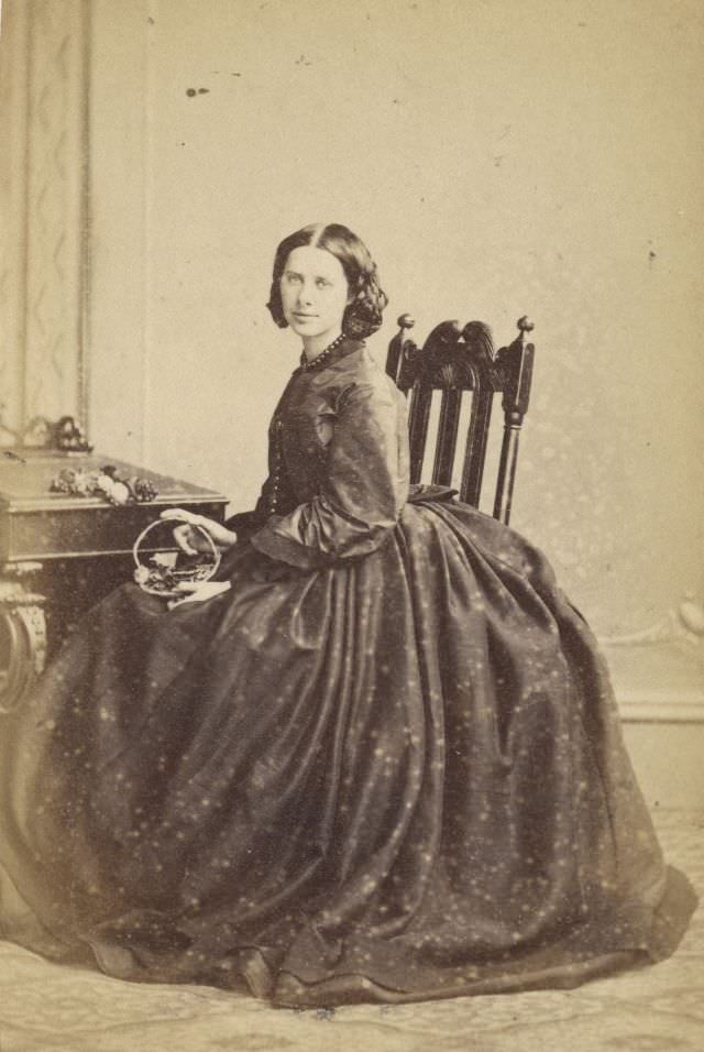 Gorgeous Photos Of Victorian Ladies in Evening Gowns From the 1850s