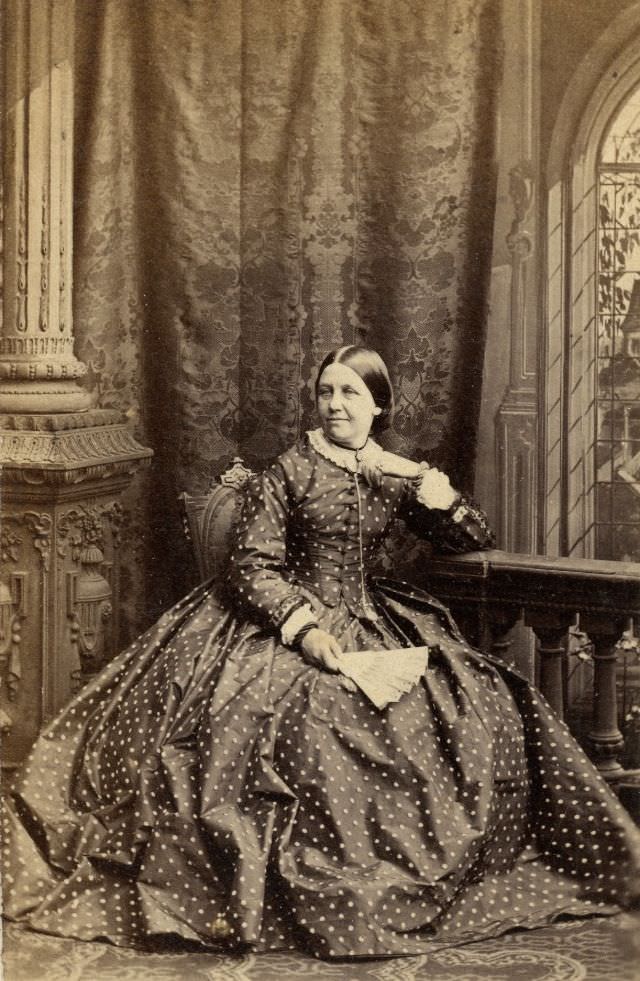 Gorgeous Photos Of Victorian Ladies in Evening Gowns From the 1850s