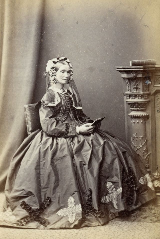 Gorgeous Photos Of Victorian Ladies in Evening Gowns From the 1850s