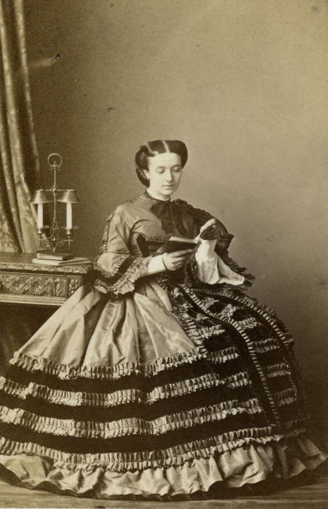 Gorgeous Photos Of Victorian Ladies in Evening Gowns From the 1850s