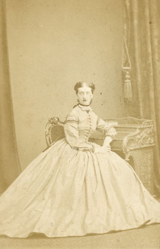 Gorgeous Photos Of Victorian Ladies in Evening Gowns From the 1850s