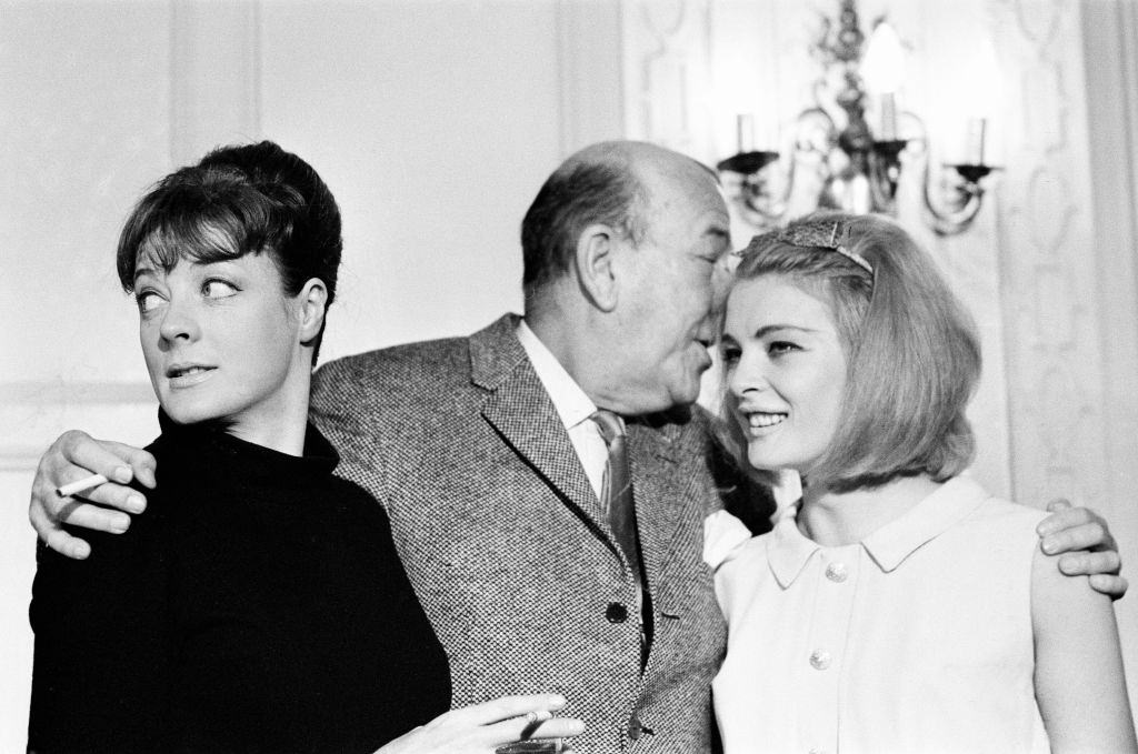 Maggie Smith with Noel Coward and Jan Waters, 1964. – Bygonely