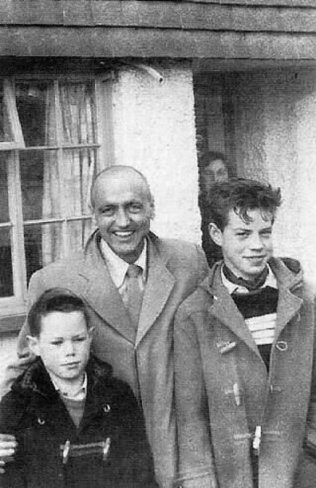 Mick Jagger with dad Joe and brother Chris, 1956.