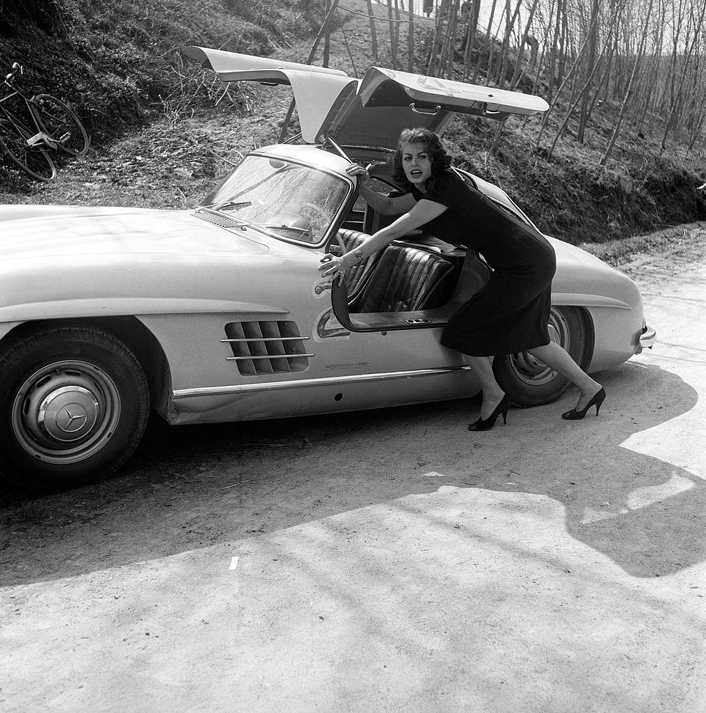 Sophia Loren pushing her Mercedes at third Cinema Rally, 1951.