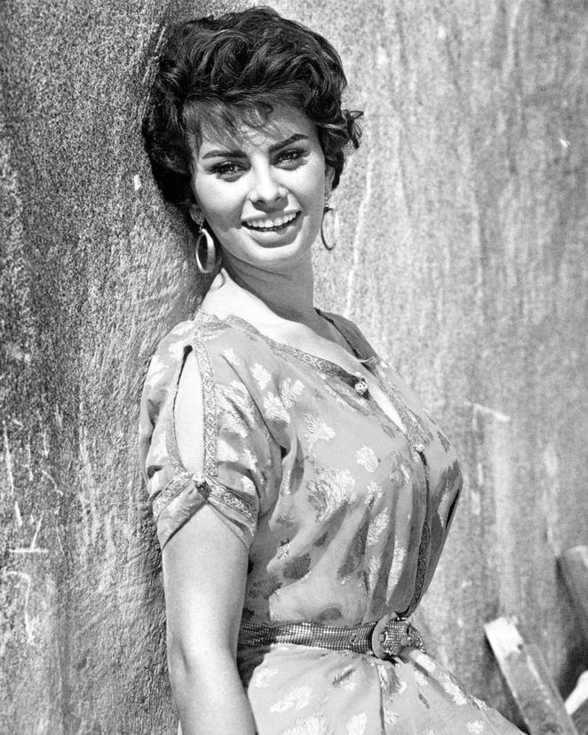 Sophia Loren posing against a wall, wearing a short-sleeve print pattern dress, 1950s.