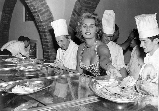 Sophia Loren in a restaurant surrounded by Koechen, 1955