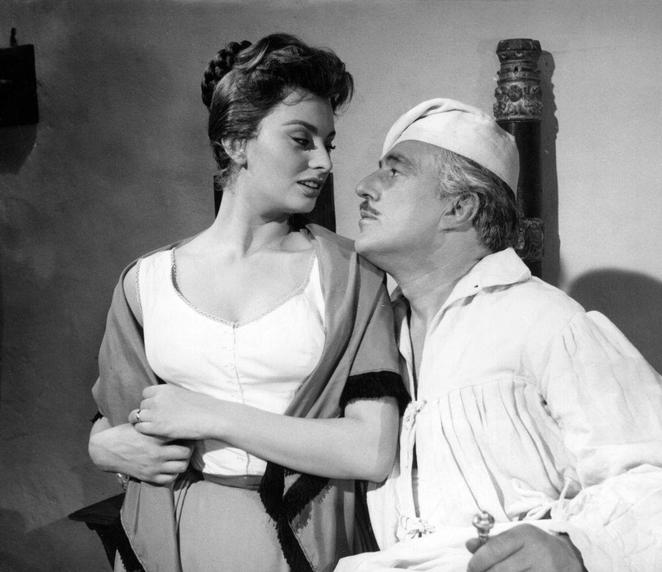 Sophia Loren and Vittorio De Sica acting in a scene from the film 'The beautiful miller', 1955.