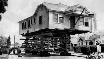 House moving in Los Angeles