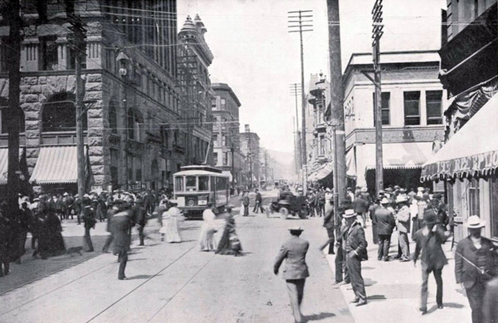 S.W. 3rd Ave & Washington, 1905