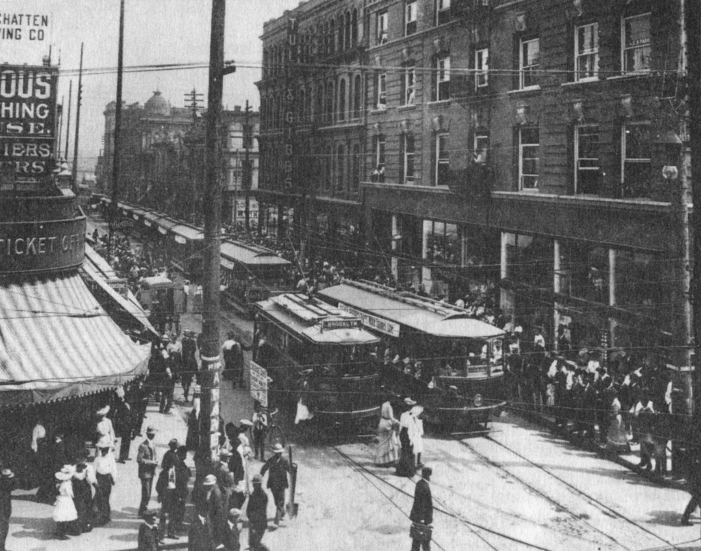 Streetcars at Third and Morrison, 1905