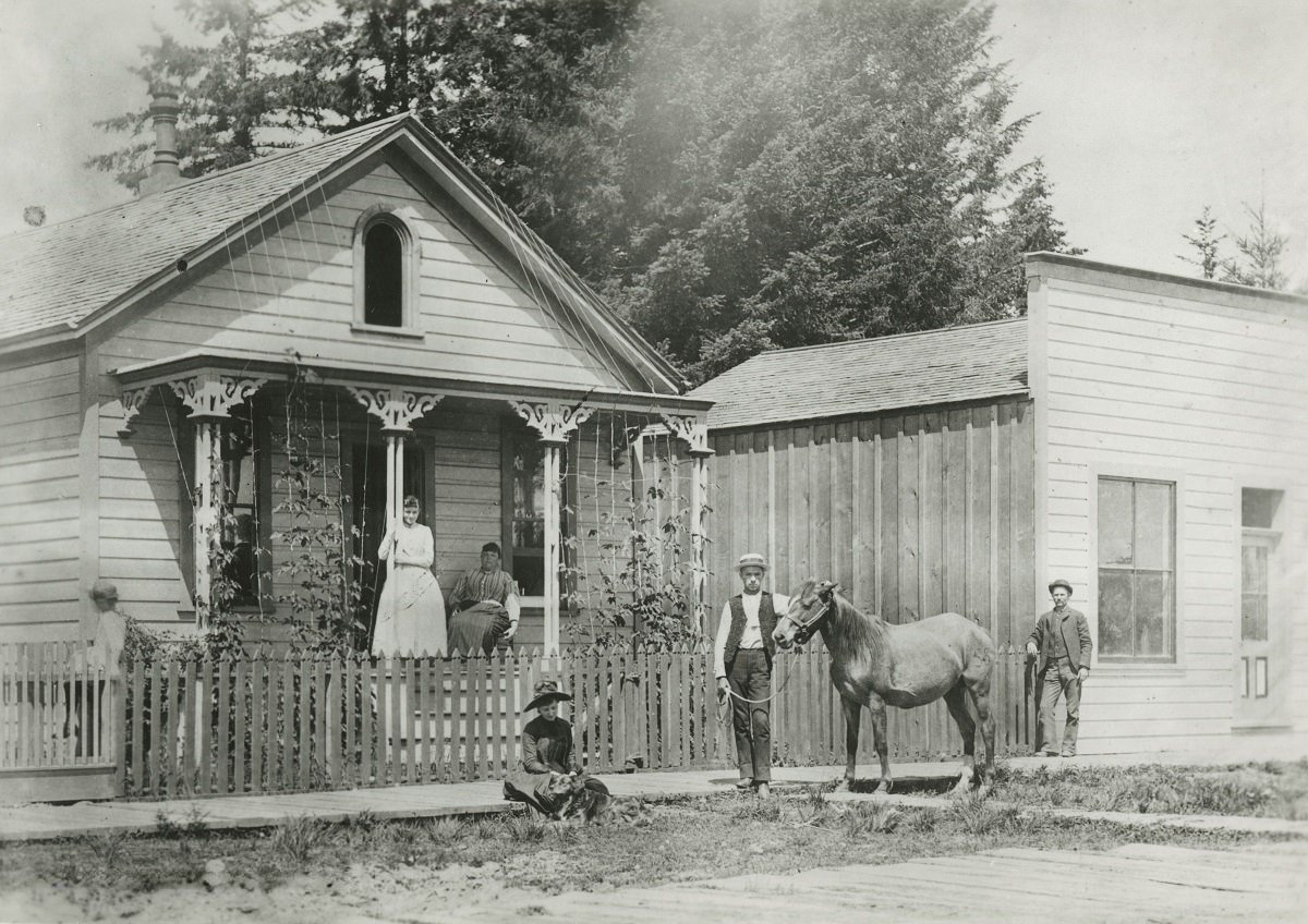 The first barber shop in Sellwood, located at SE Umatilla Street between SE 13th Avenue and SE 11th Avenue, circa 1900.