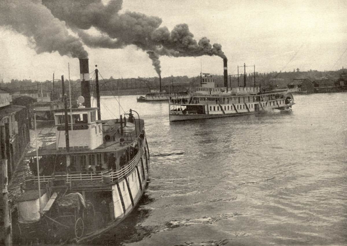 Ships in the Portland Harbor on the Willamette River, 1905.