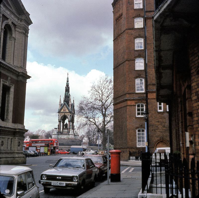 Albert Memorial, London, 1982