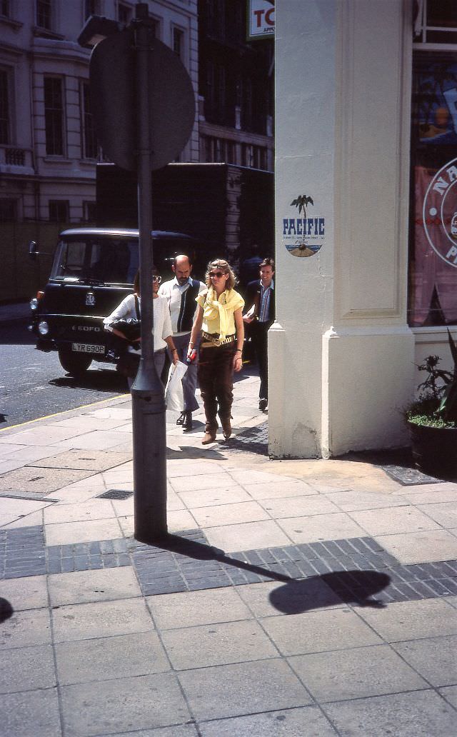 Junction of South Molton Street and Brook Street, London, 1984