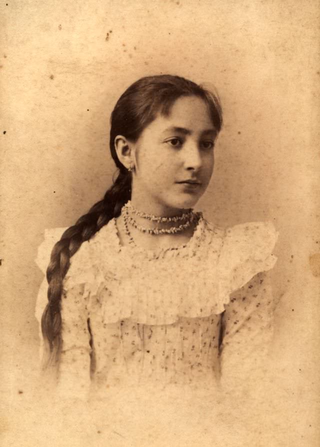 Gorgeous Braided Hairstyles From The Victorian Era