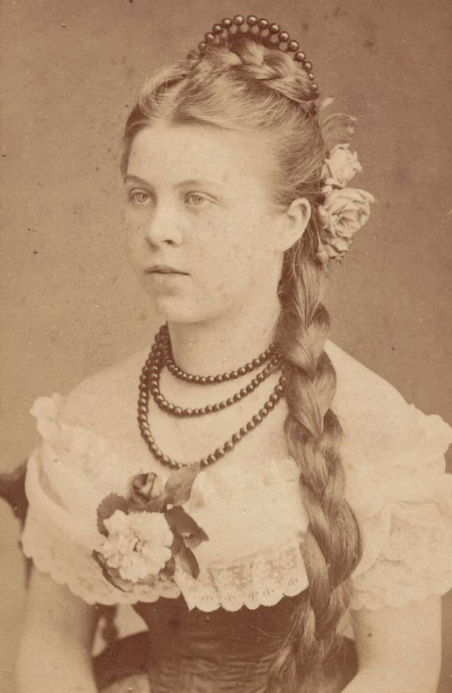 Gorgeous Braided Hairstyles From The Victorian Era