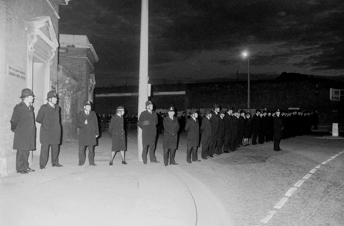 Police at News International, Wapping, London, 1987