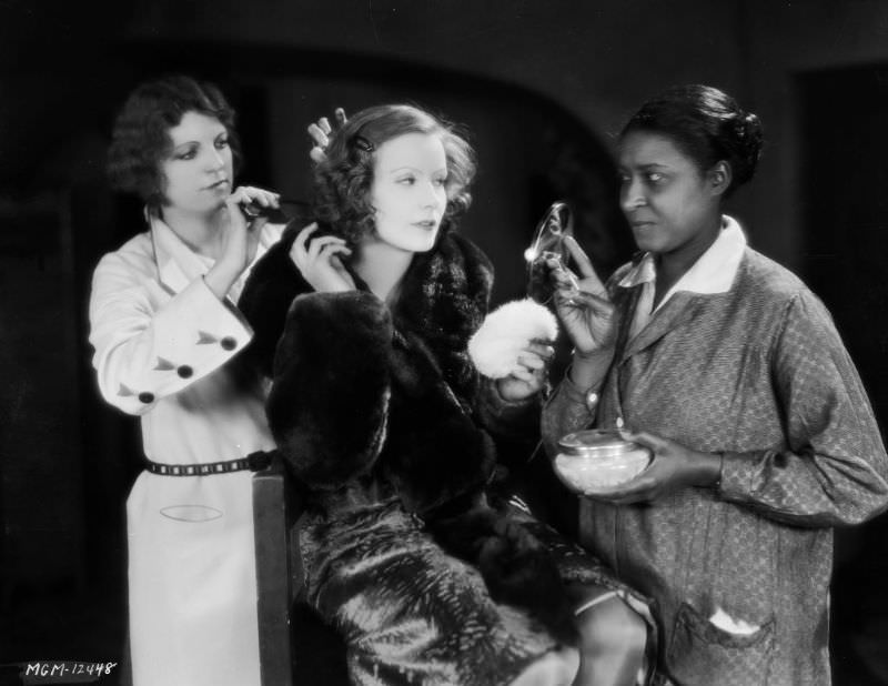 Greta Garbo with two make-up women, 1927.