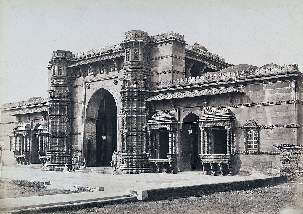 The entrance to the great mosque of Ahmedabad, Gujarat, 1870s.