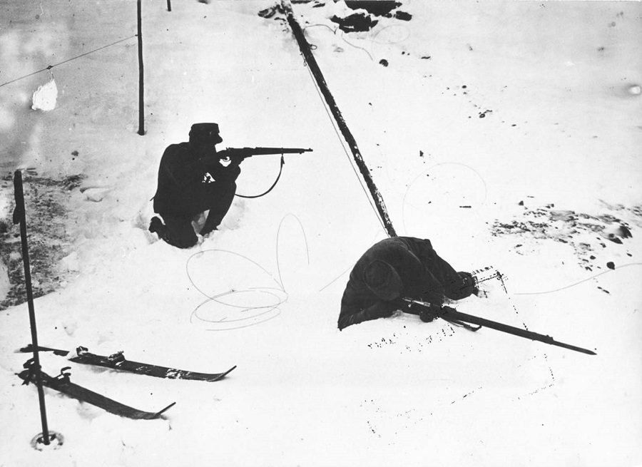 A ski patrol in combat on Monte Cevedale. 1917.