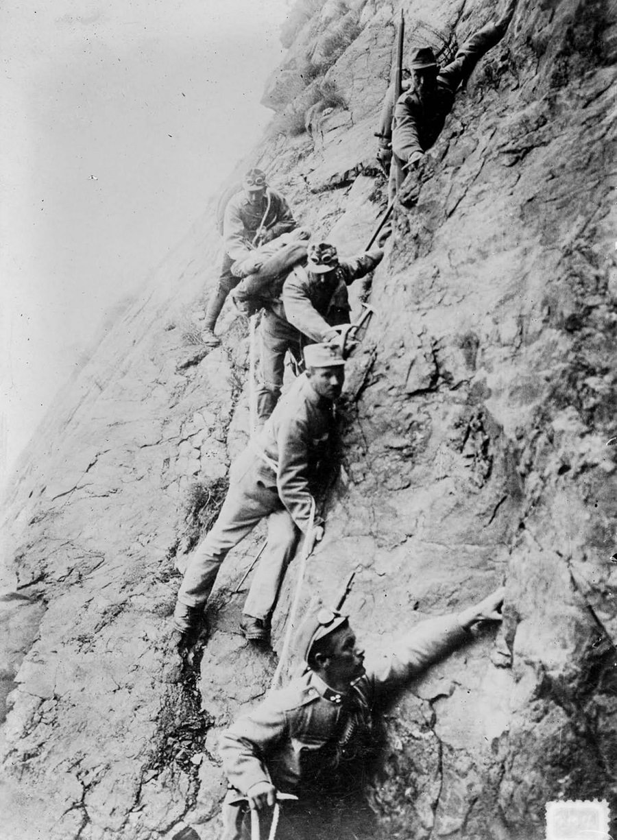 Austrian soldiers descend a cliff. 1915.