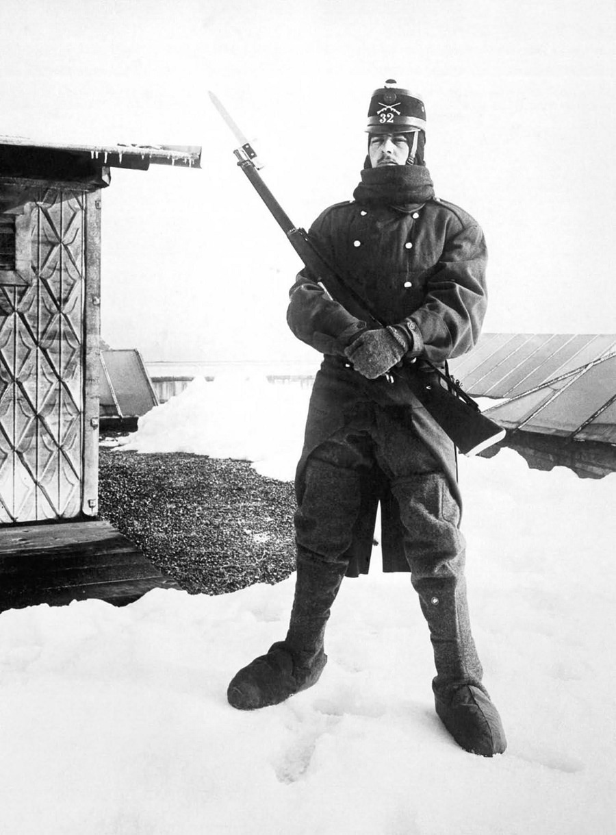 A Swiss soldier mans an army outpost in the high Alps where the war fighting between the Austrians and the Italians can be observed. 1918.