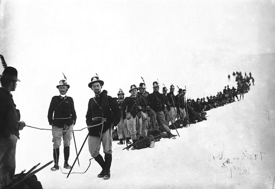 An Italian alpine regiment on a glacier in the Italian Alps. 1916.